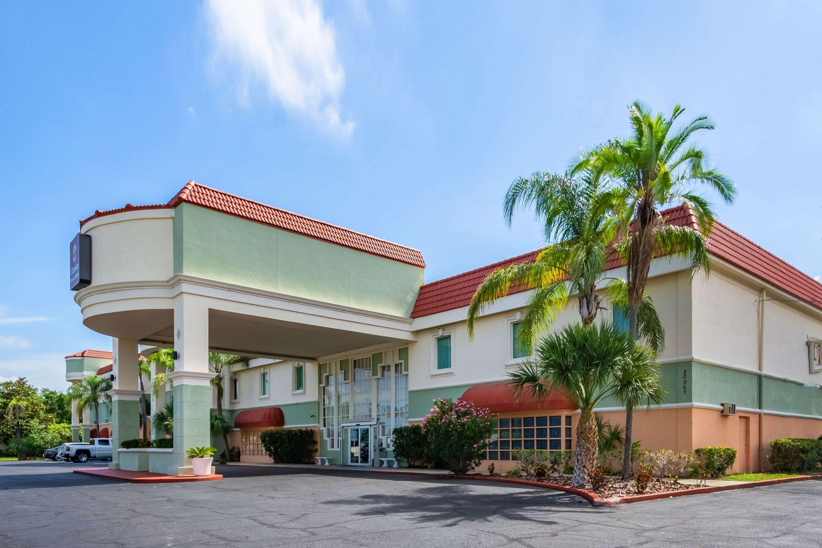 Clarion Inn & Suites Central Clearwater Beach Exterior photo